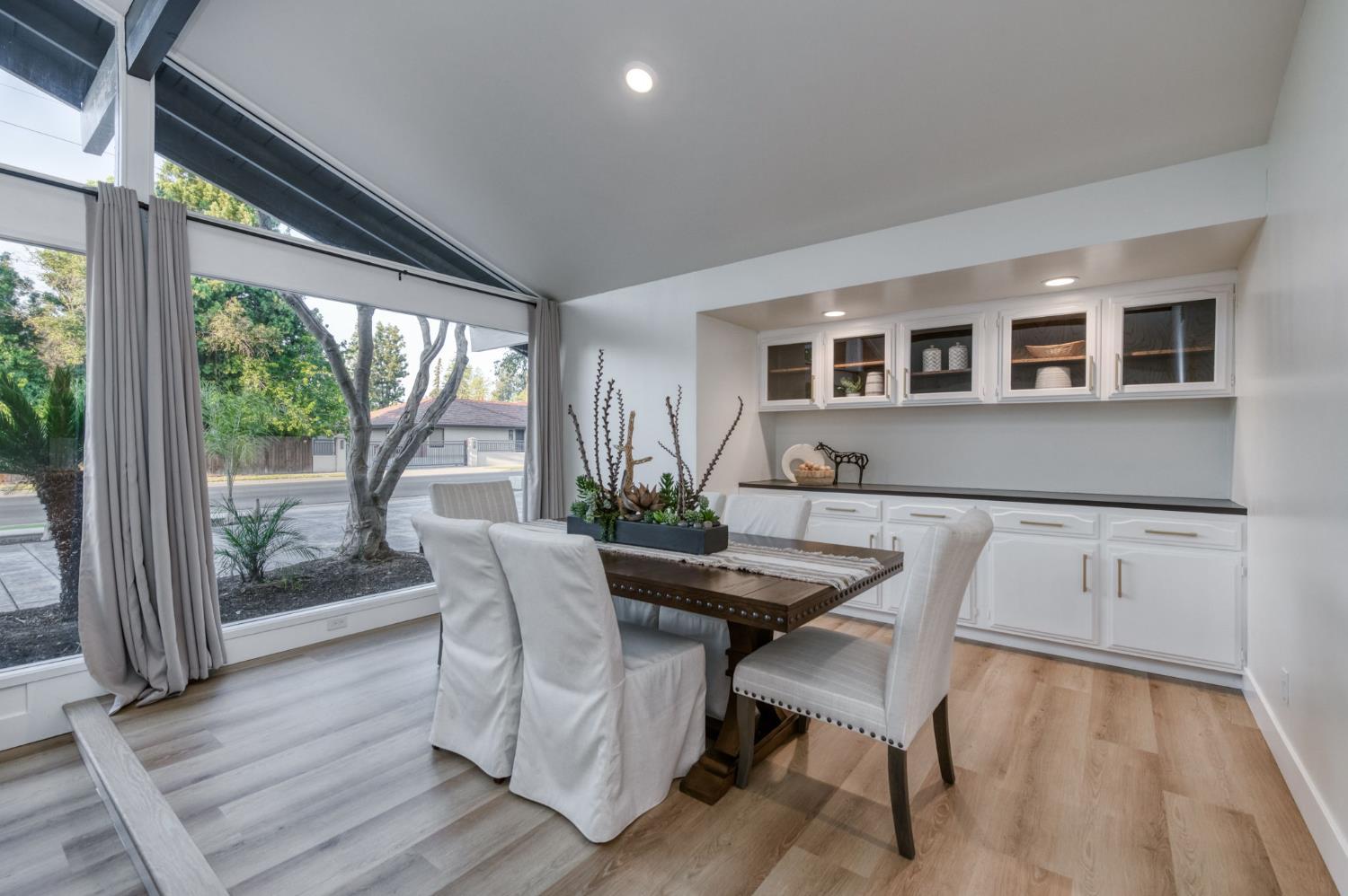 2511 W Barstow Ave, Fresno, CA 93711