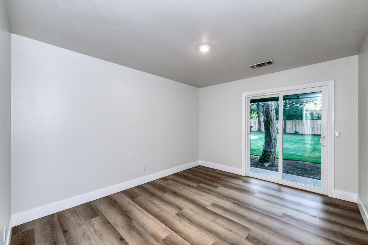 2511 W Barstow Ave, Fresno, CA 93711