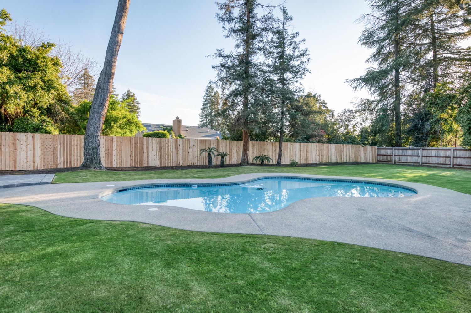 2511 W Barstow Ave, Fresno, CA 93711