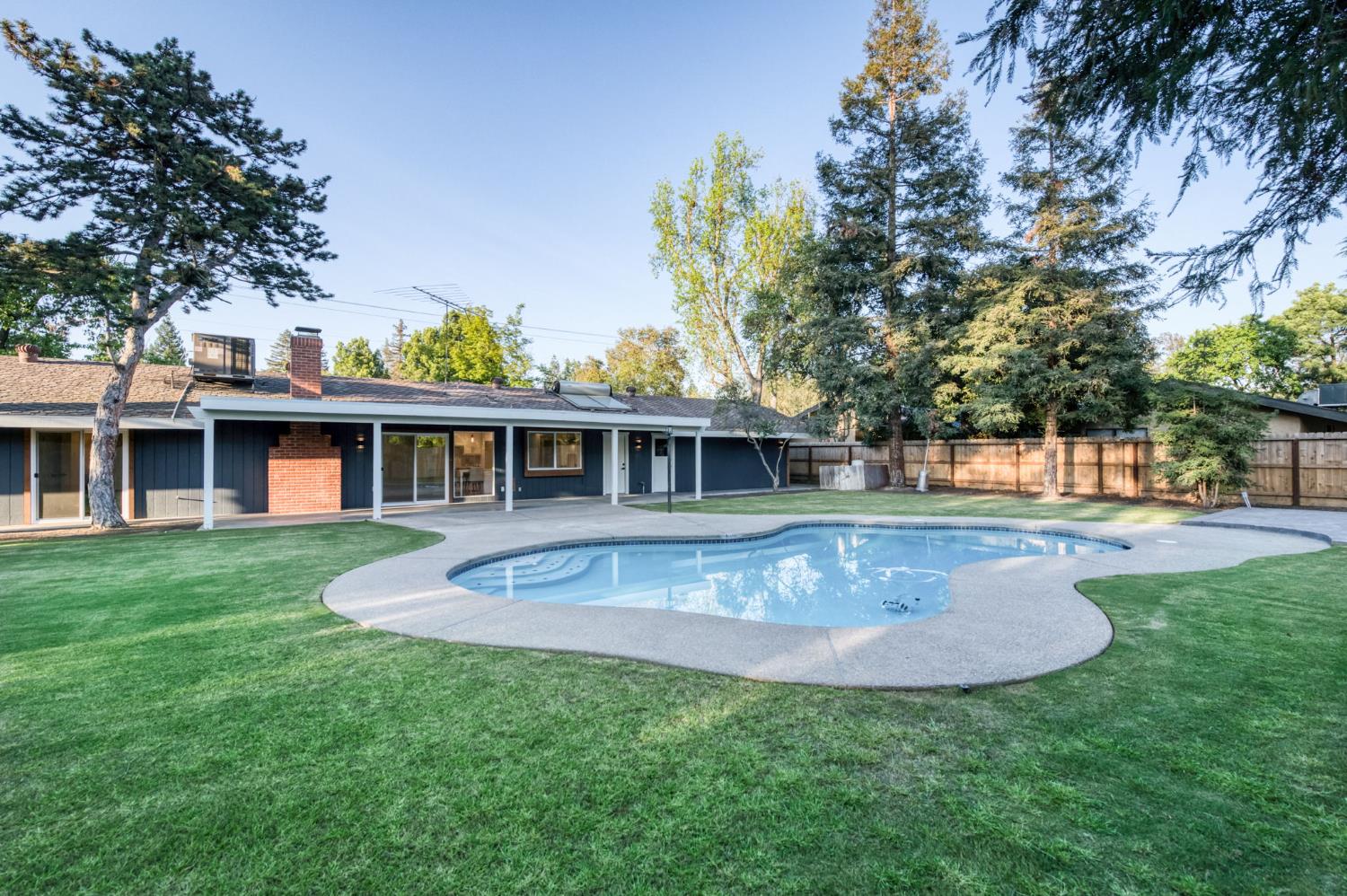 2511 W Barstow Ave, Fresno, CA 93711