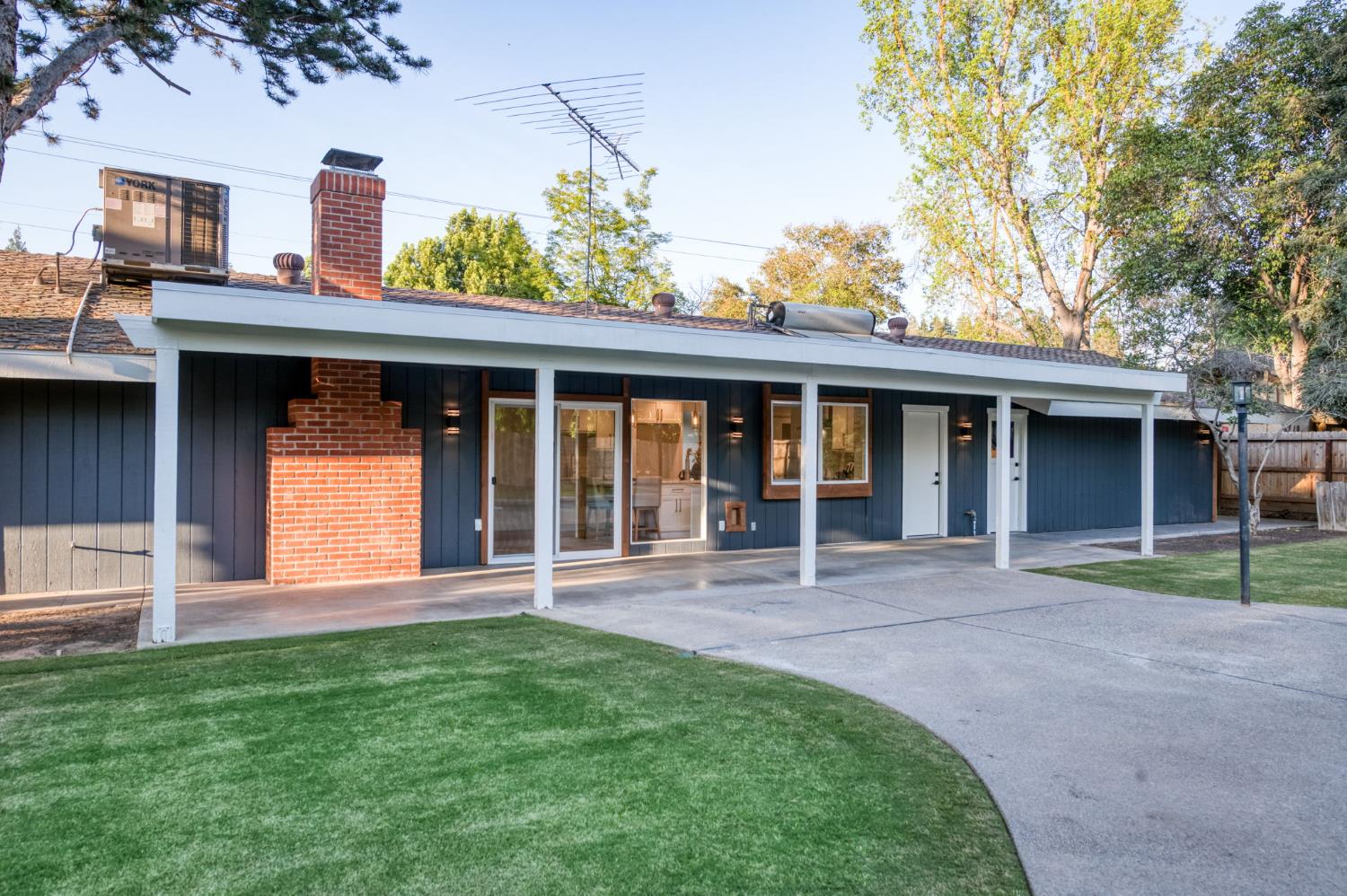 2511 W Barstow Ave, Fresno, CA 93711