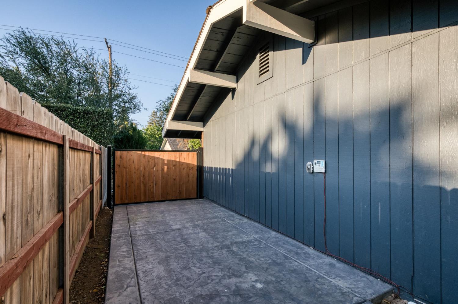 2511 W Barstow Ave, Fresno, CA 93711