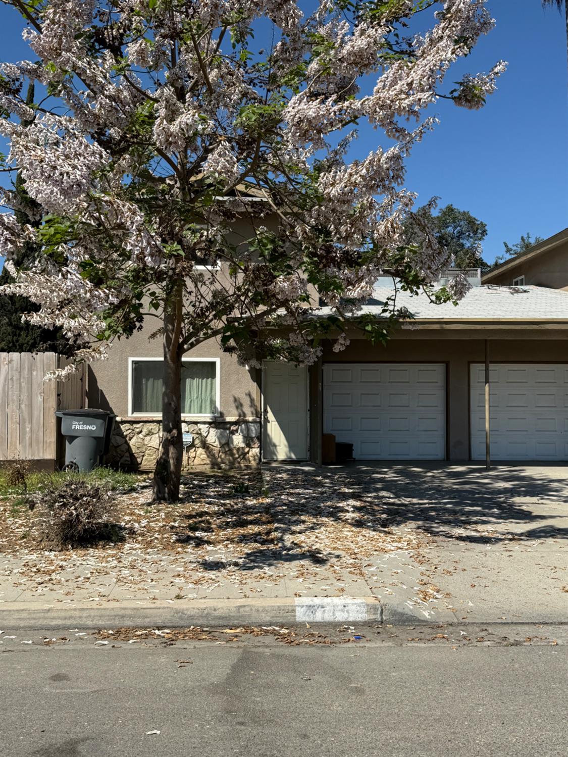 3719 3715 E Hampton Way E #2, Fresno, CA 93726