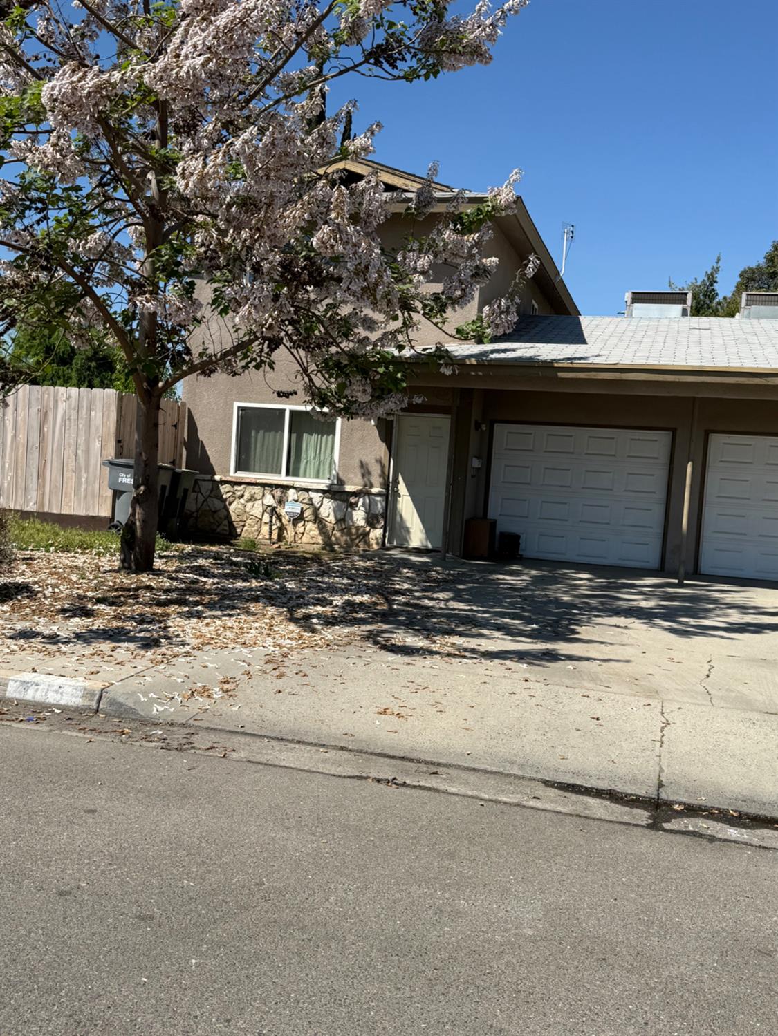 3719 3715 E Hampton Way E #2, Fresno, CA 93726