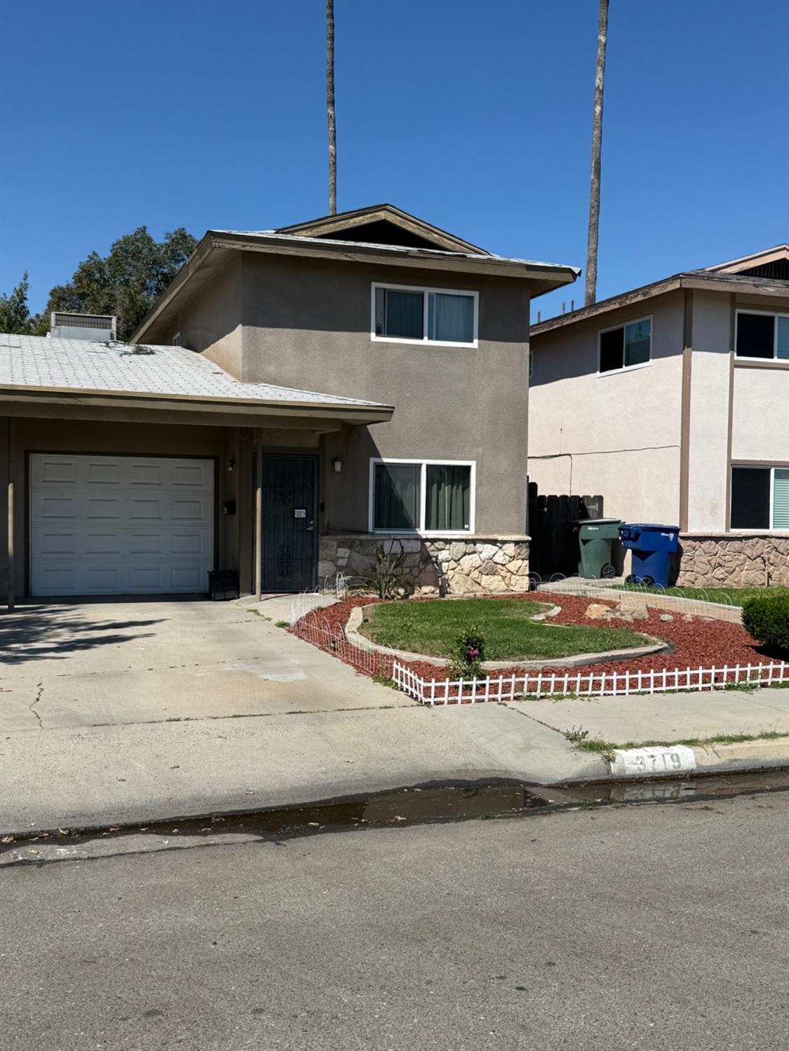 3719 3715 E Hampton Way E #2, Fresno, CA 93726