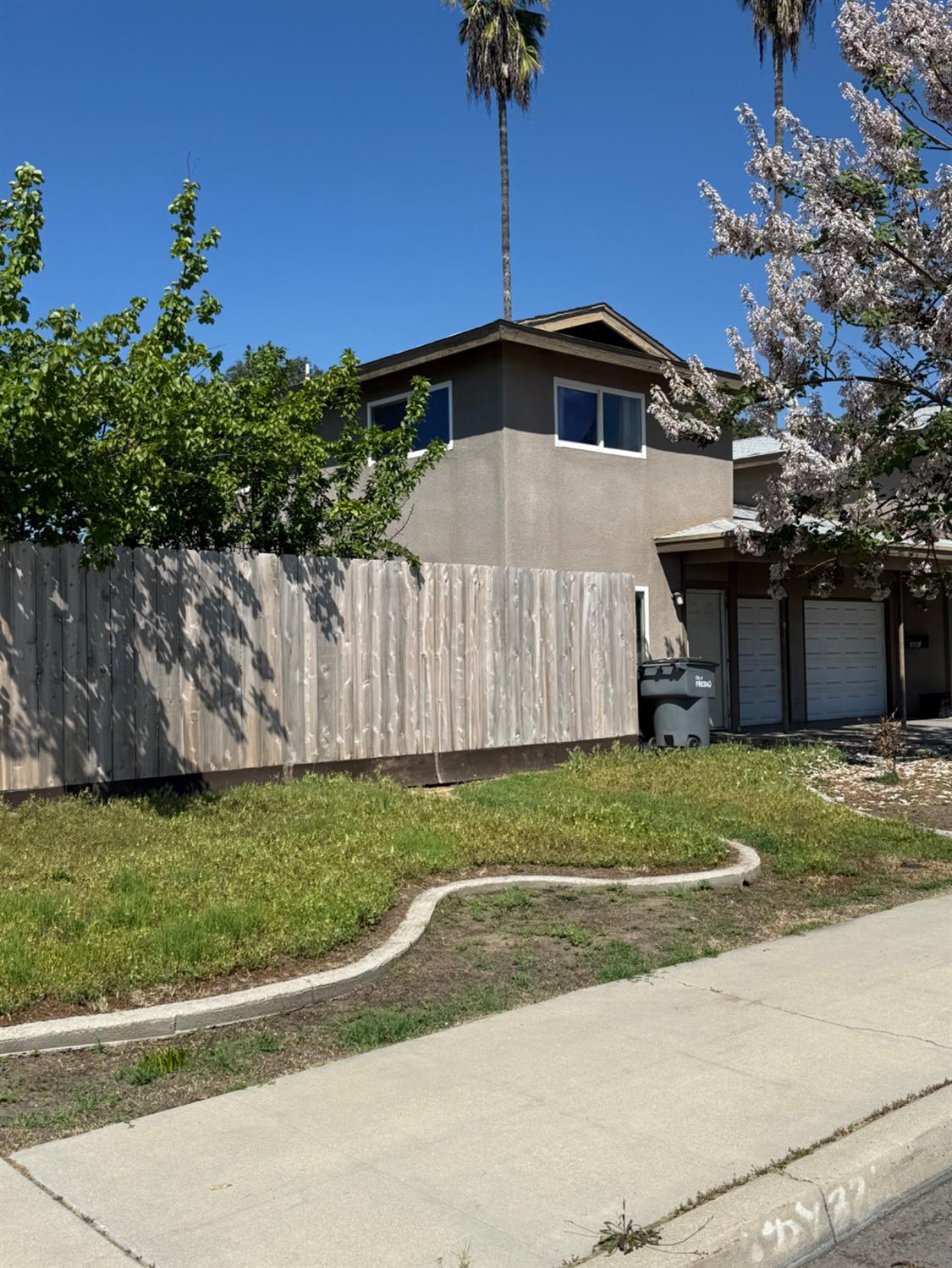 3719 3715 E Hampton Way E #2, Fresno, CA 93726