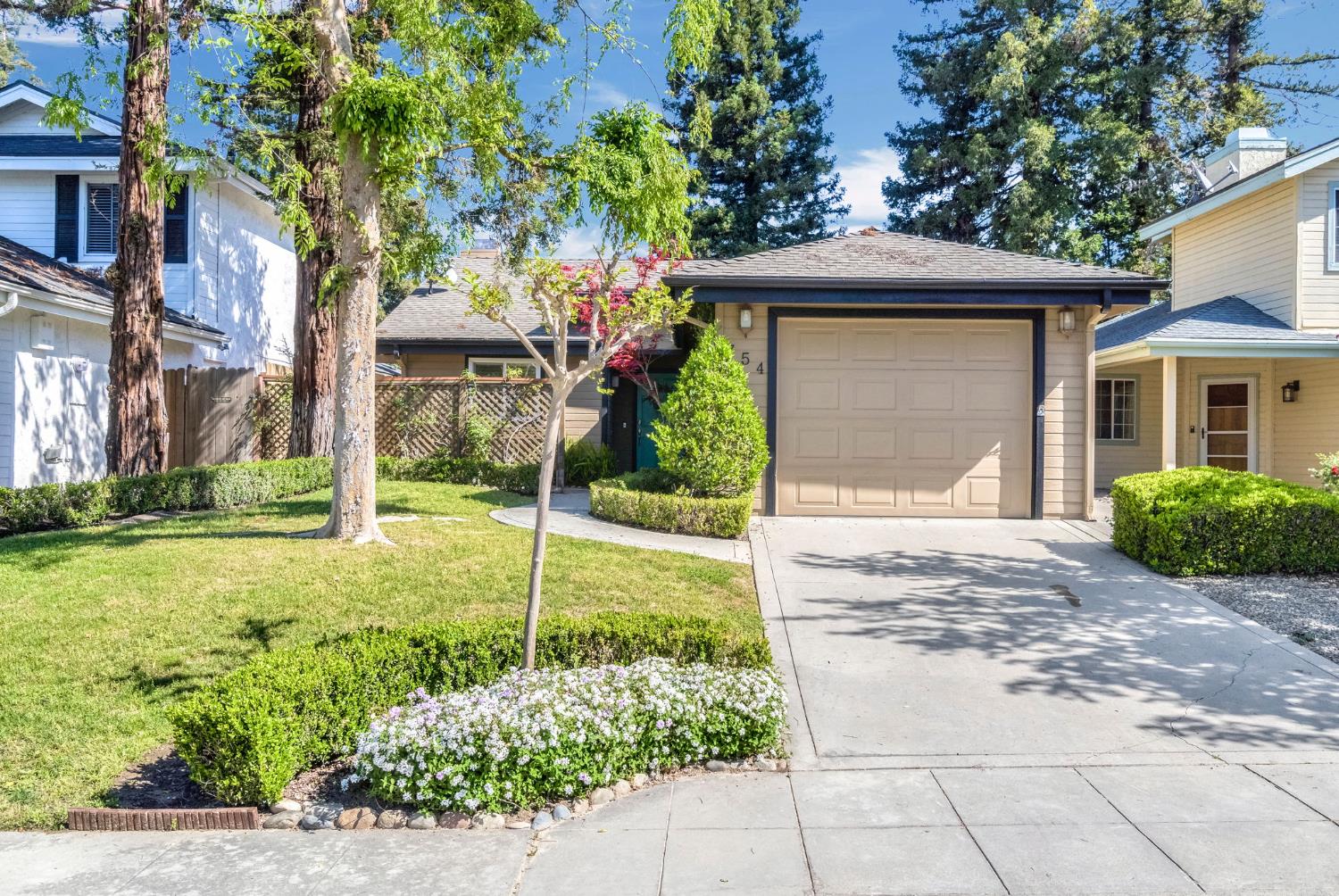 754 E Robin Ln, Fresno, CA 93730