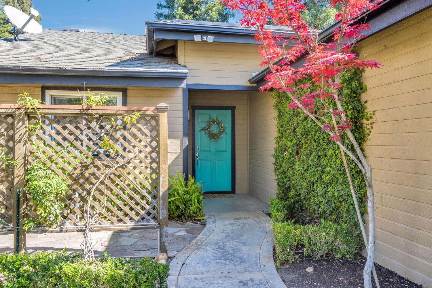 754 E Robin Ln, Fresno, CA 93730