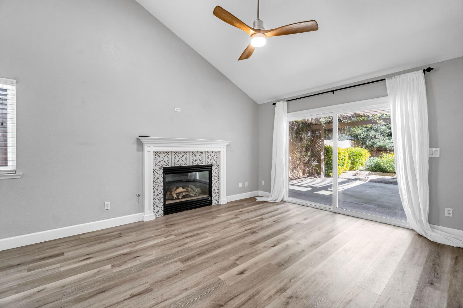 754 E Robin Ln, Fresno, CA 93730