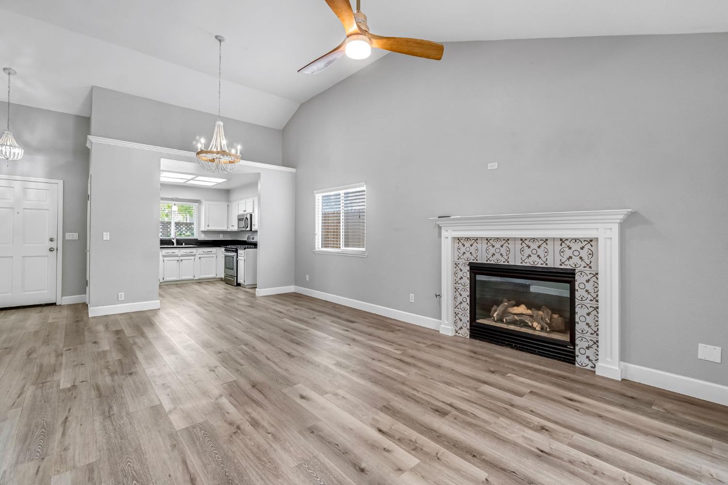 754 E Robin Ln, Fresno, CA 93730