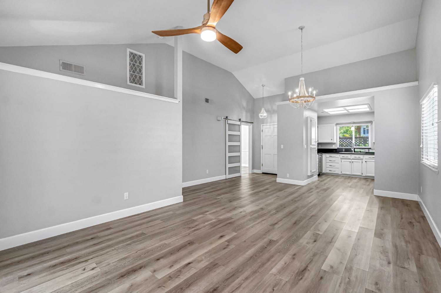 754 E Robin Ln, Fresno, CA 93730