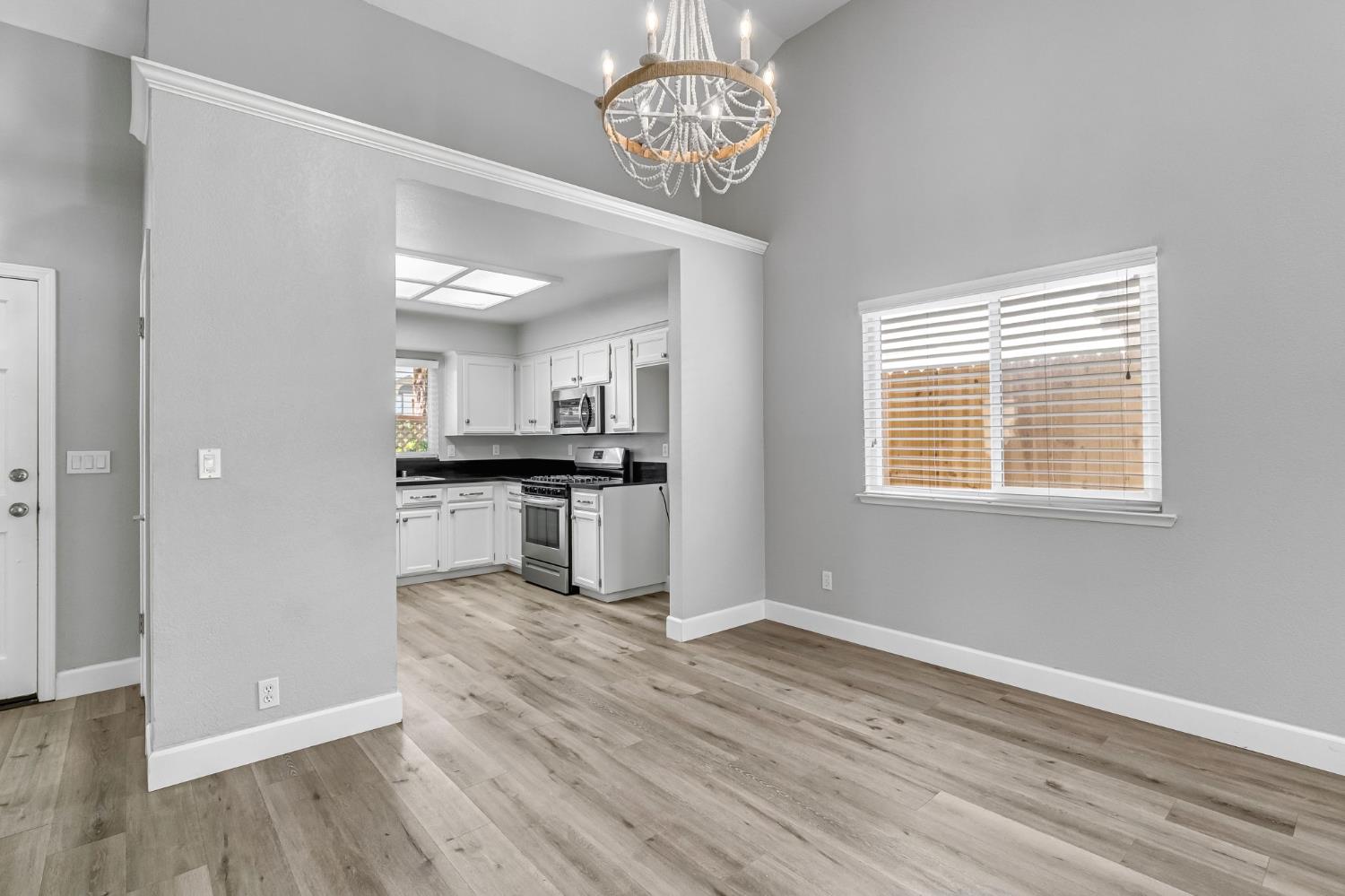 754 E Robin Ln, Fresno, CA 93730