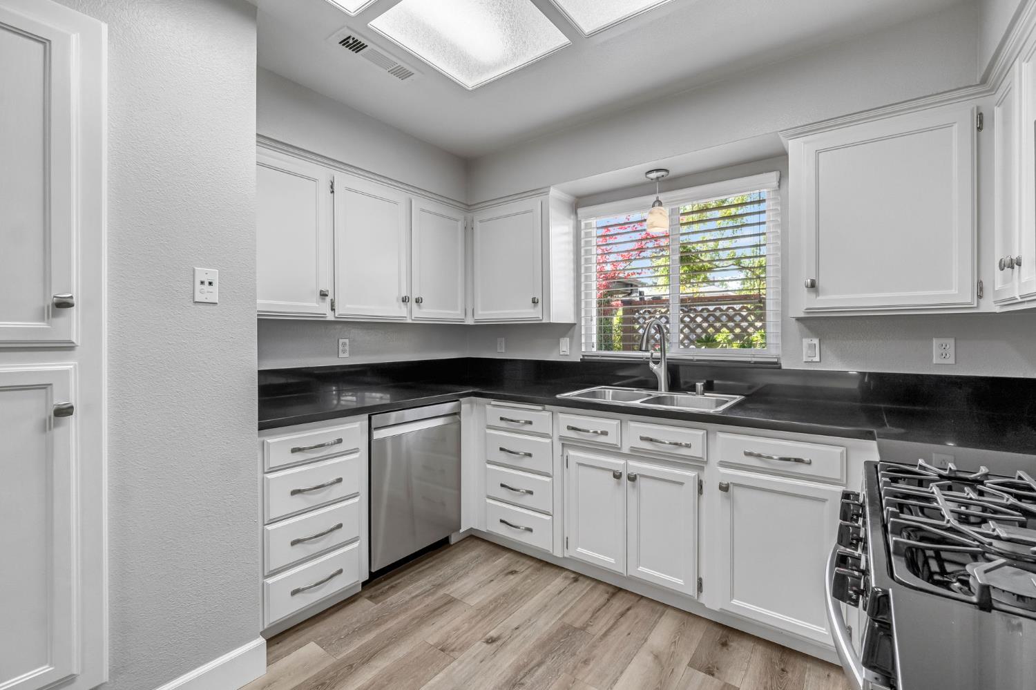 754 E Robin Ln, Fresno, CA 93730