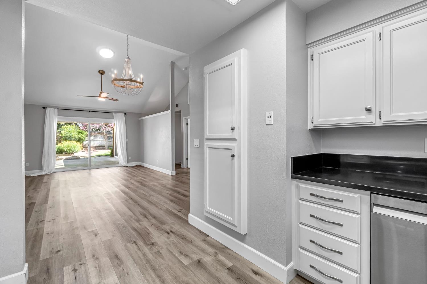 754 E Robin Ln, Fresno, CA 93730