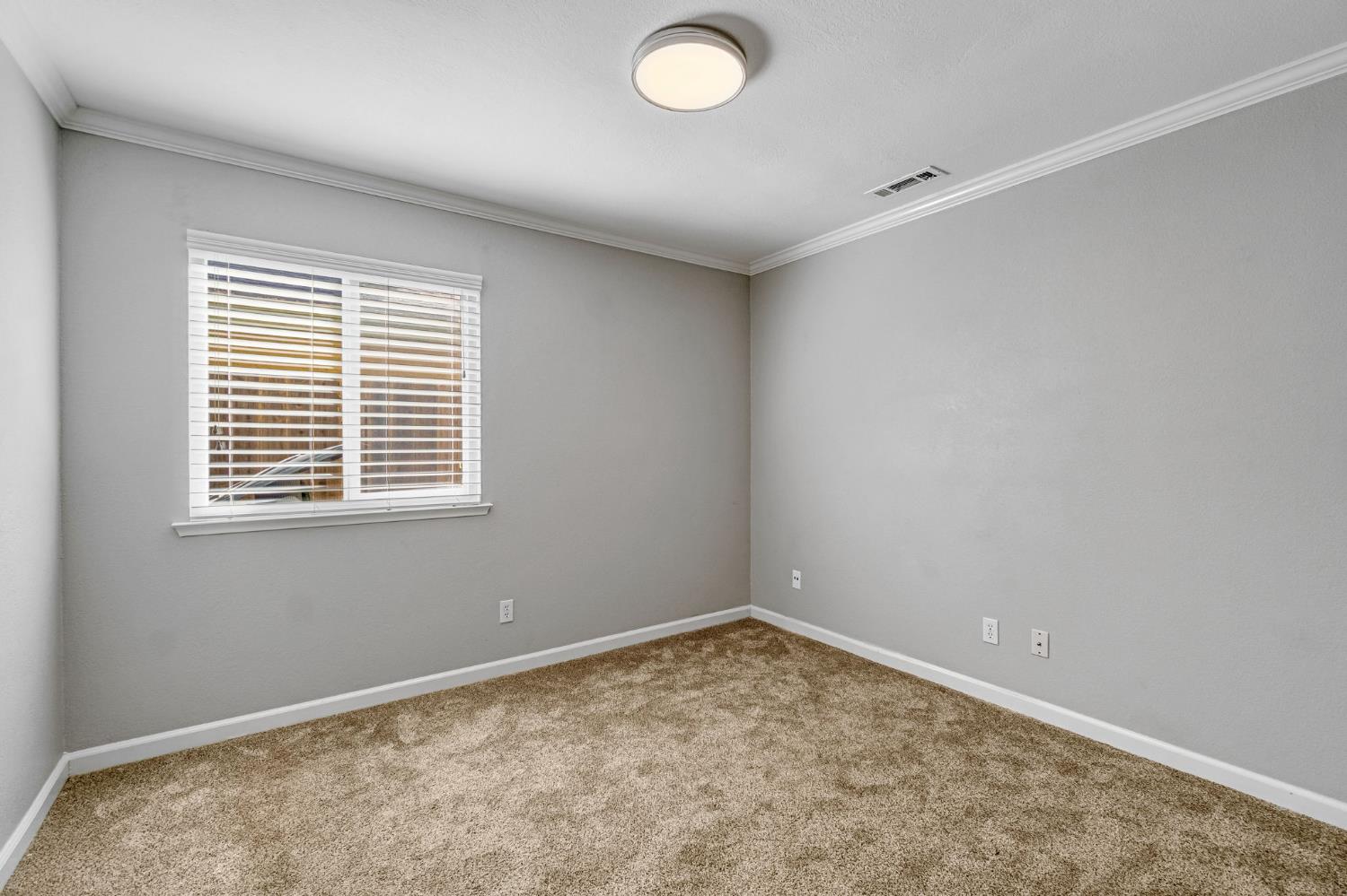 754 E Robin Ln, Fresno, CA 93730