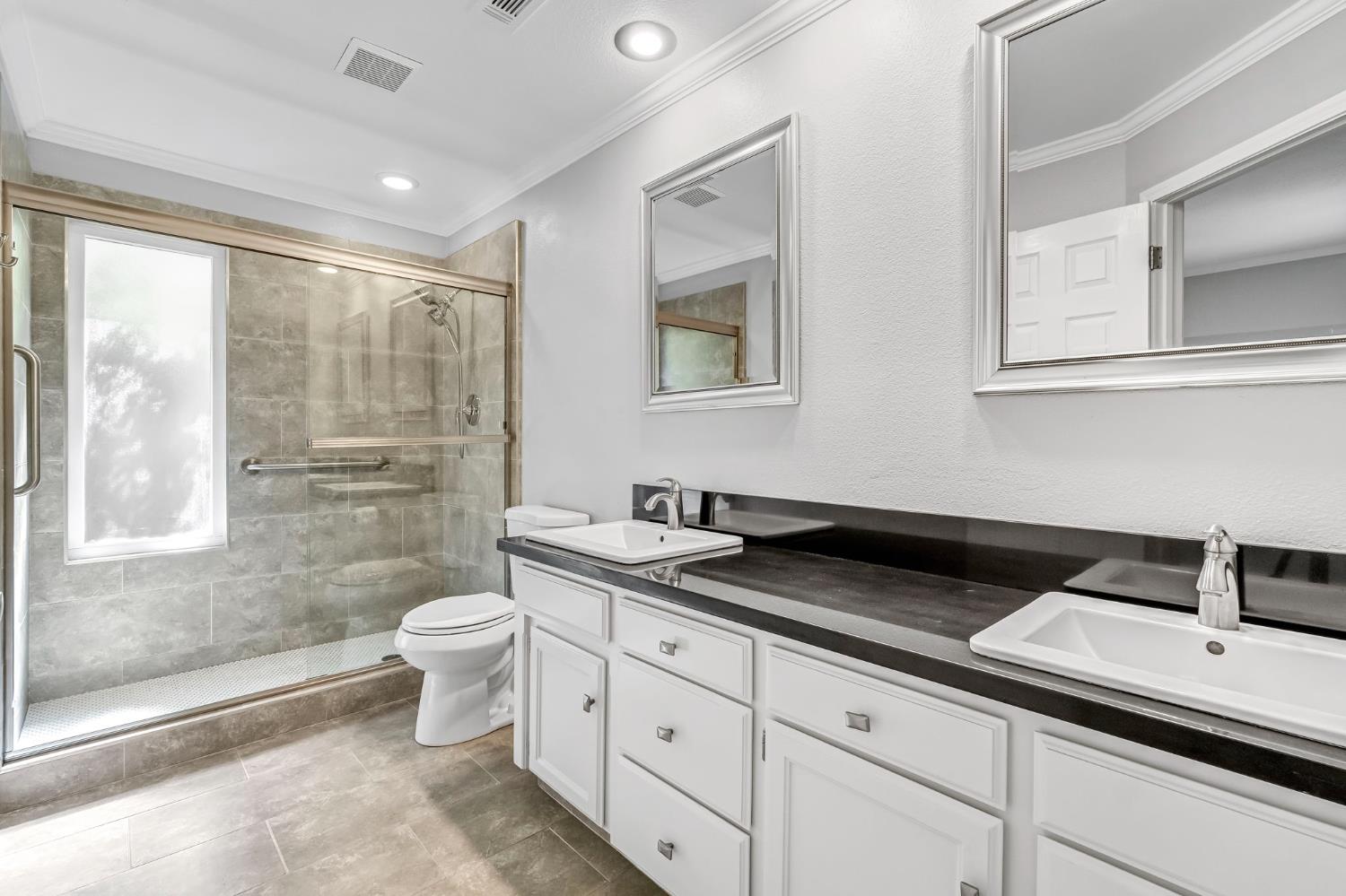 754 E Robin Ln, Fresno, CA 93730