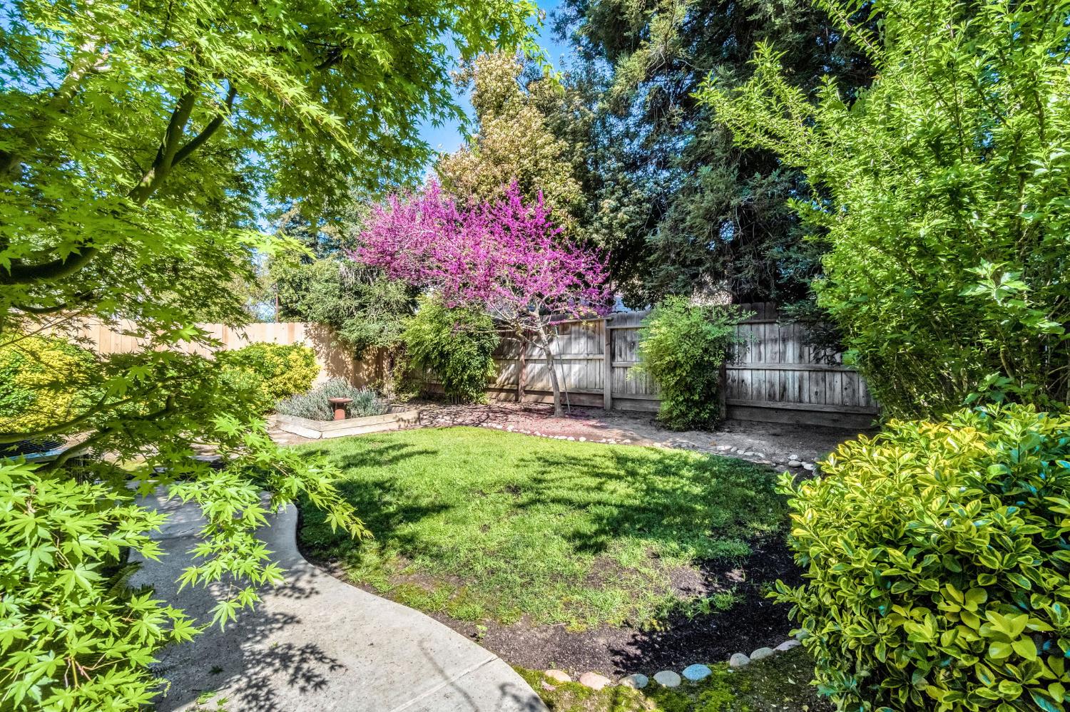 754 E Robin Ln, Fresno, CA 93730