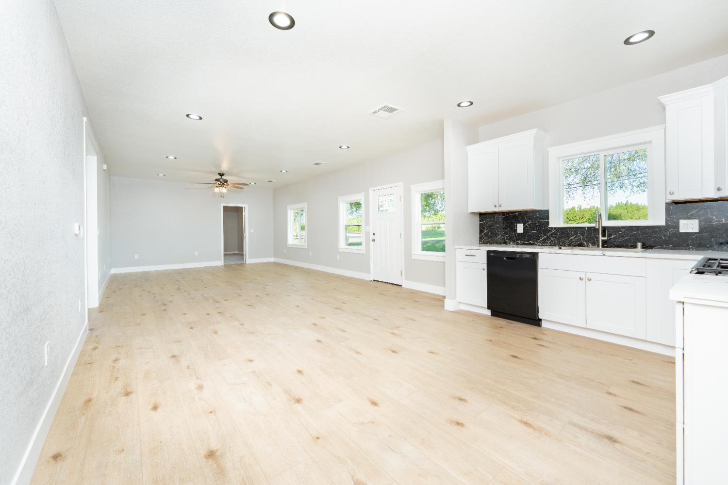 7380 14Th Ave, Hanford, CA 93230