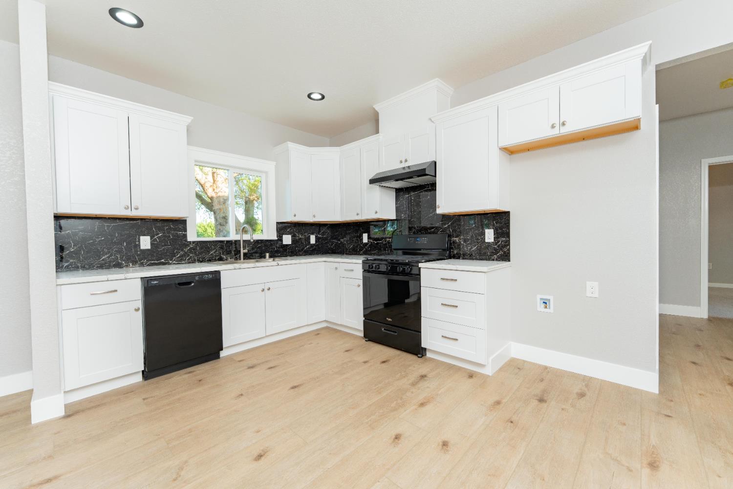 7380 14Th Ave, Hanford, CA 93230