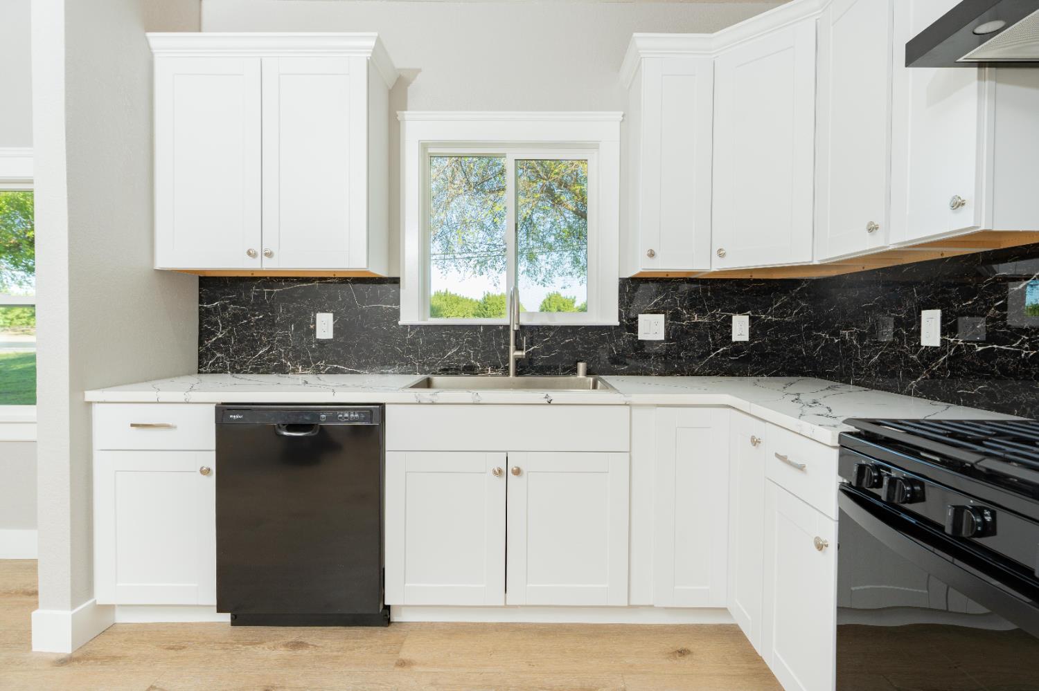 7380 14Th Ave, Hanford, CA 93230