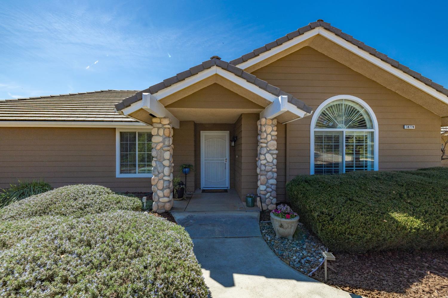 38778 Goldenrod Lane, Oakhurst, CA 93644