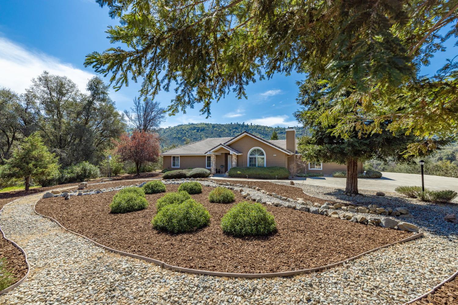 38778 Goldenrod Lane, Oakhurst, CA 93644
