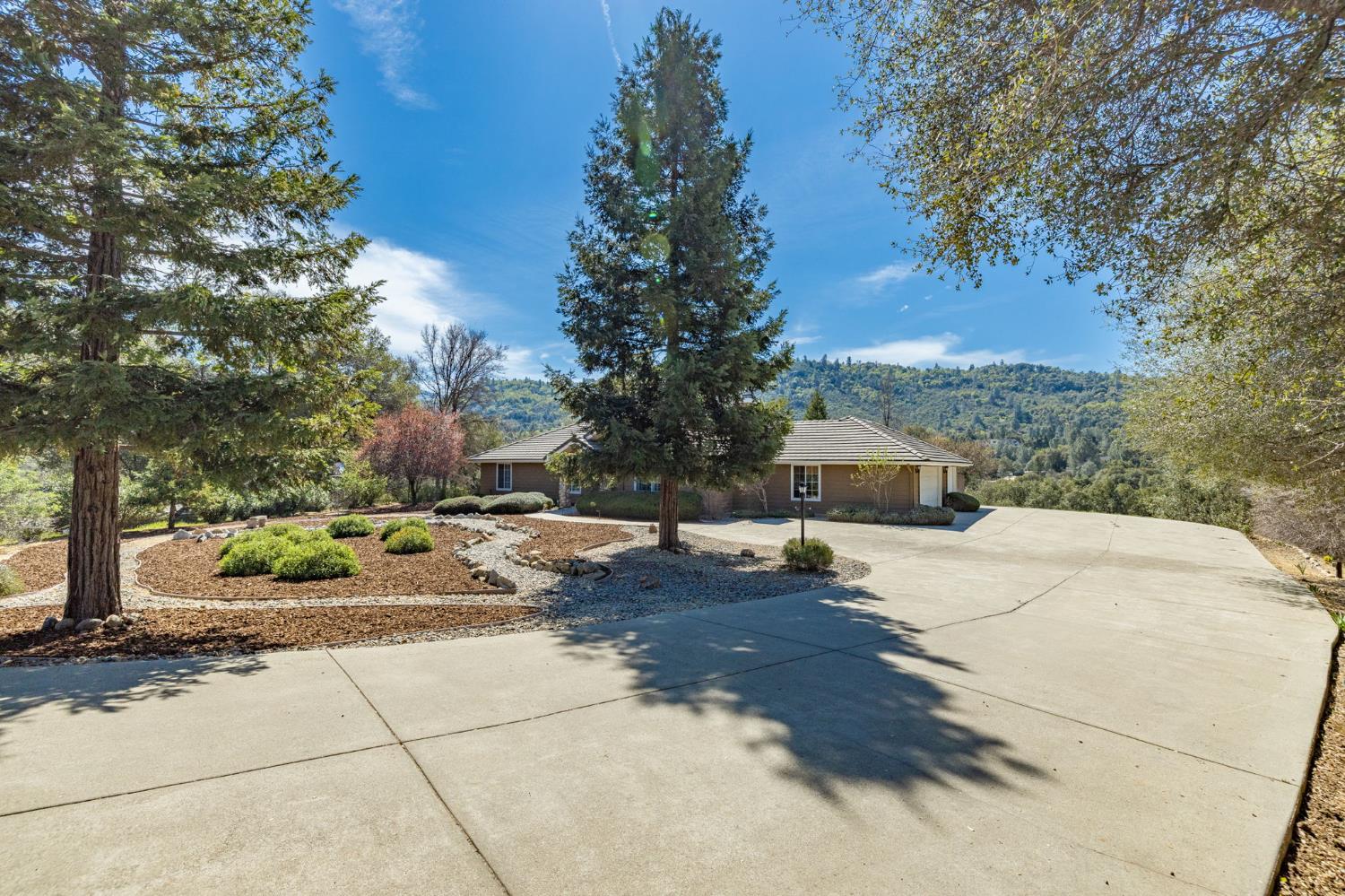 38778 Goldenrod Lane, Oakhurst, CA 93644