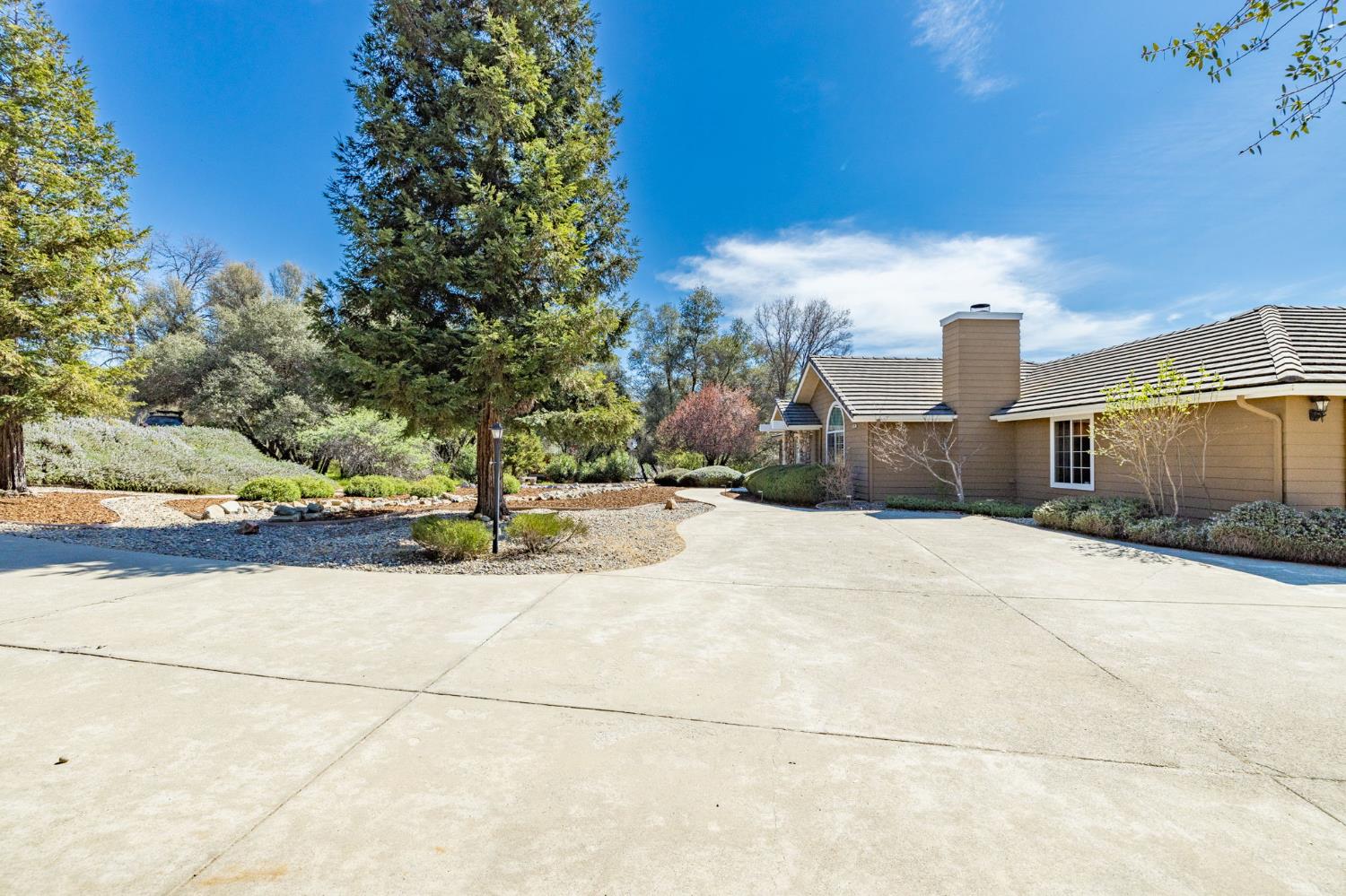 38778 Goldenrod Lane, Oakhurst, CA 93644
