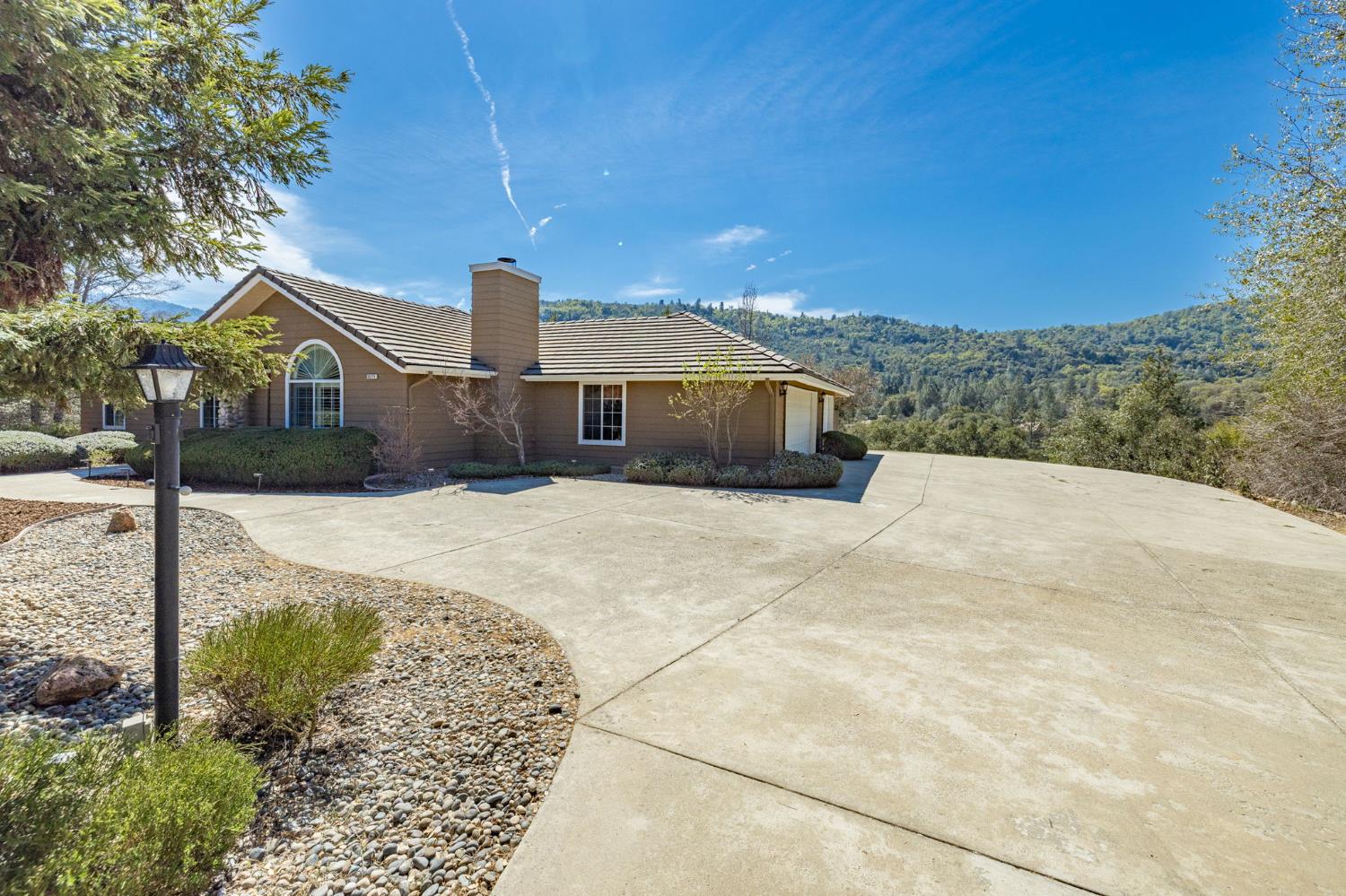 38778 Goldenrod Lane, Oakhurst, CA 93644