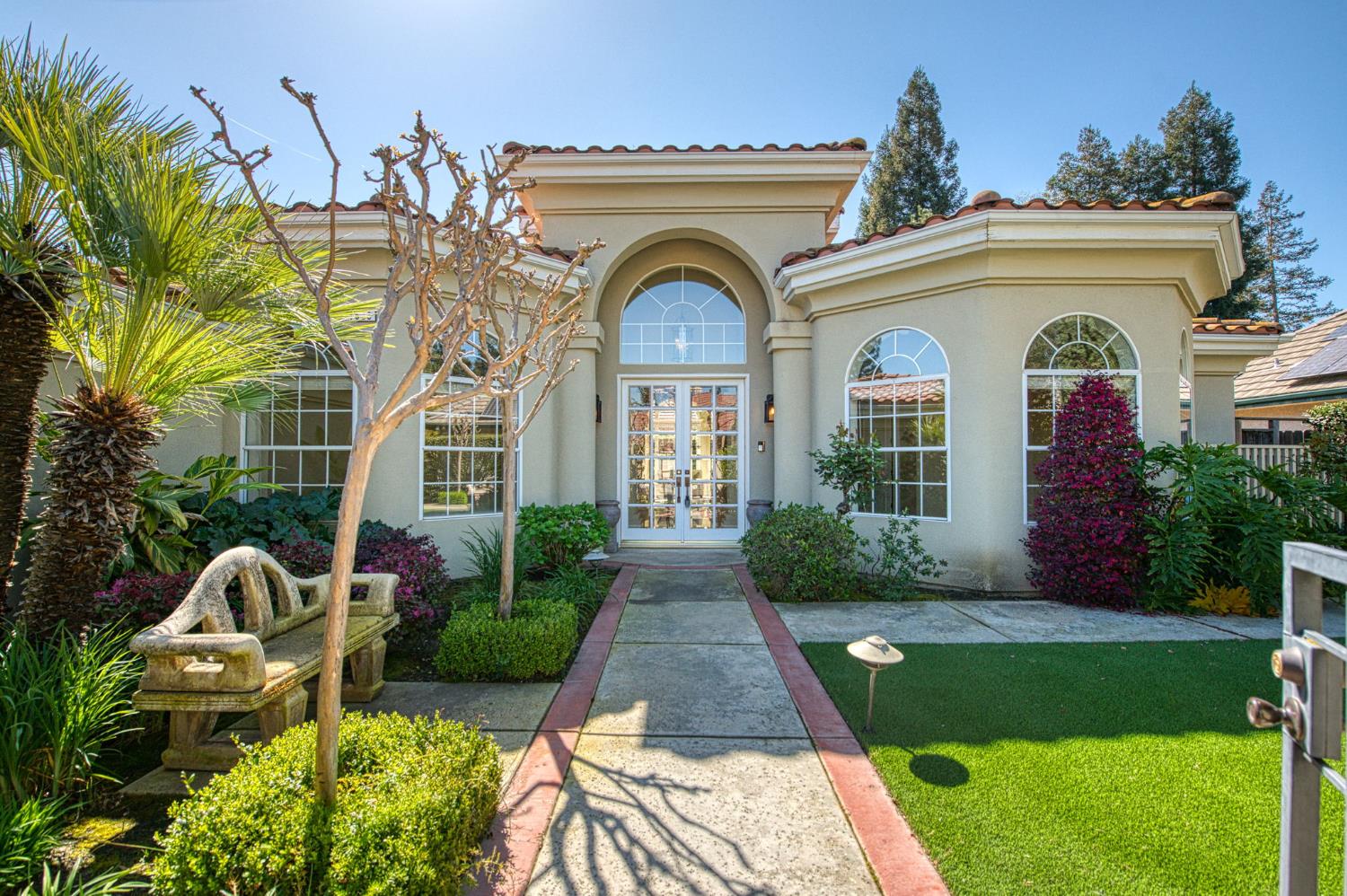 1533 E Forest Oaks Dr, Fresno, CA 93730