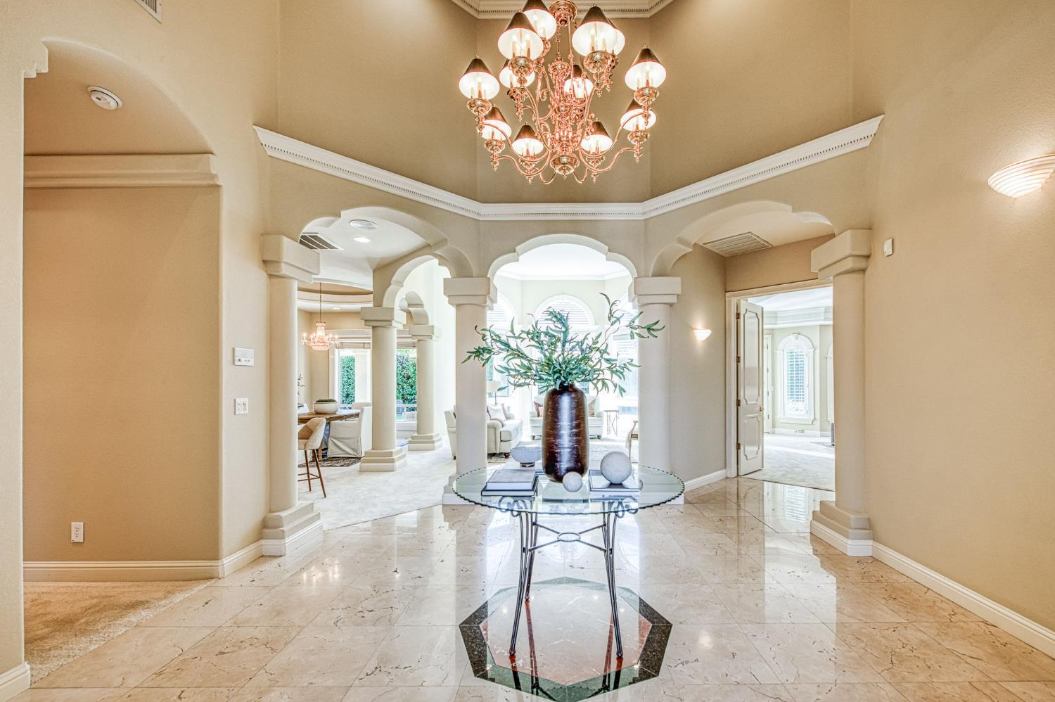 1533 E Forest Oaks Dr, Fresno, CA 93730