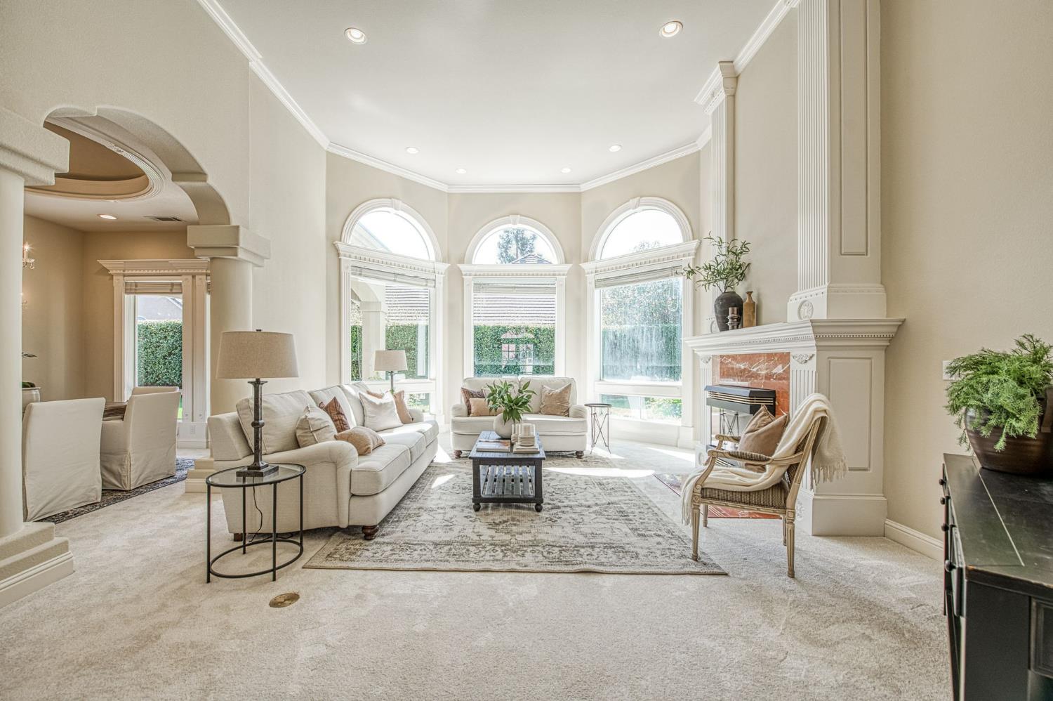 1533 E Forest Oaks Dr, Fresno, CA 93730