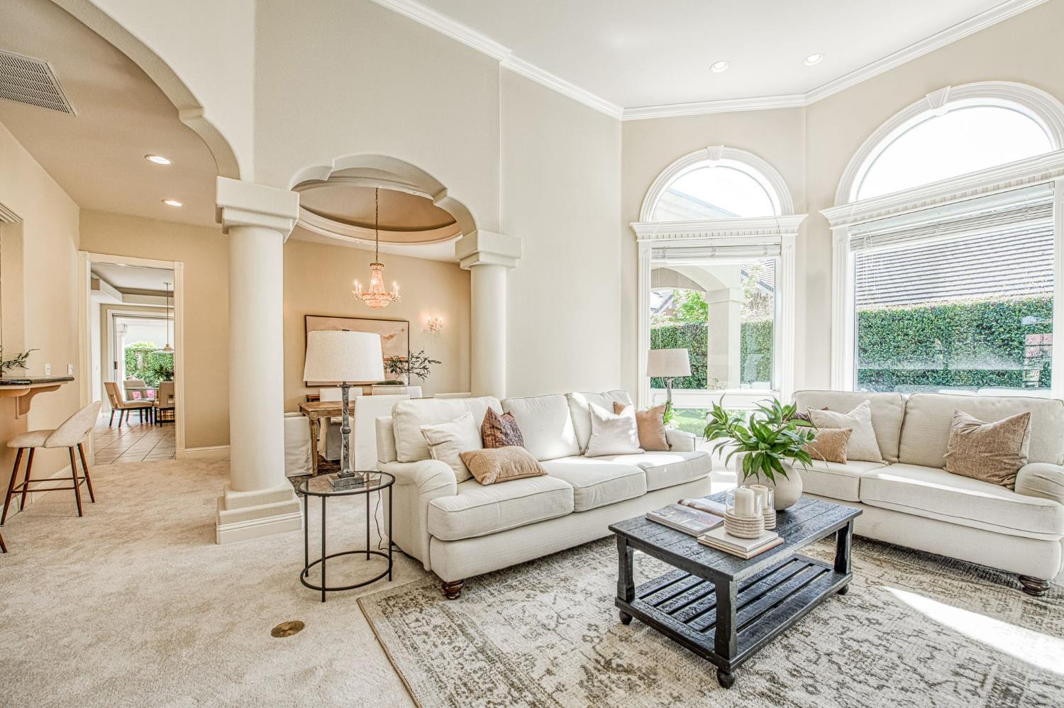 1533 E Forest Oaks Dr, Fresno, CA 93730