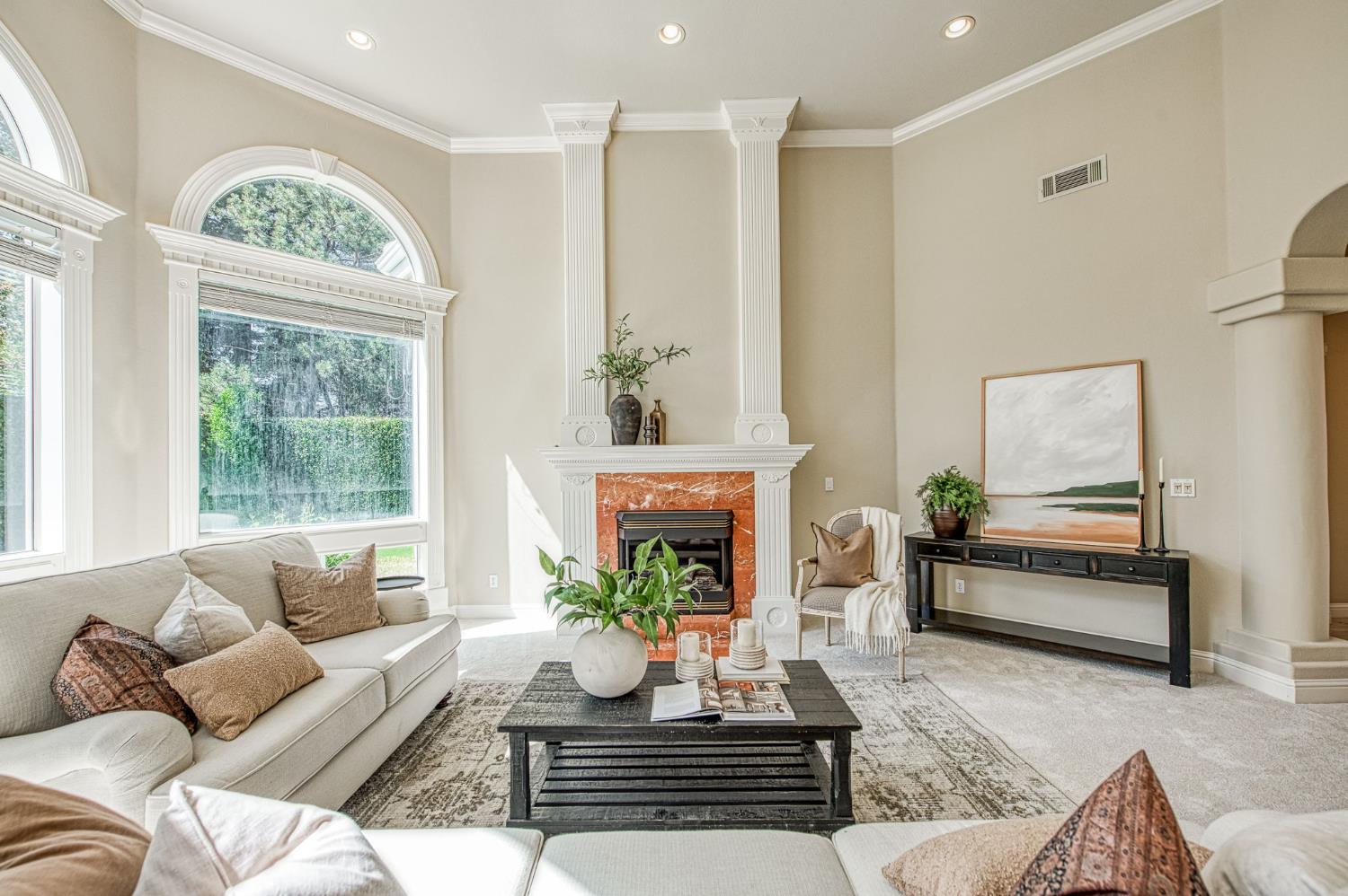 1533 E Forest Oaks Dr, Fresno, CA 93730