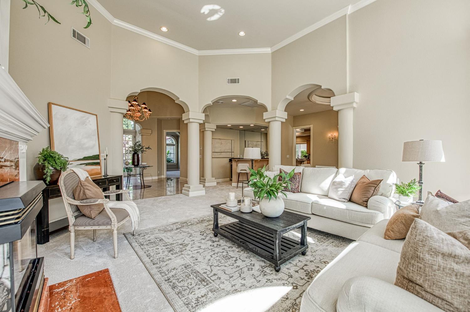 1533 E Forest Oaks Dr, Fresno, CA 93730