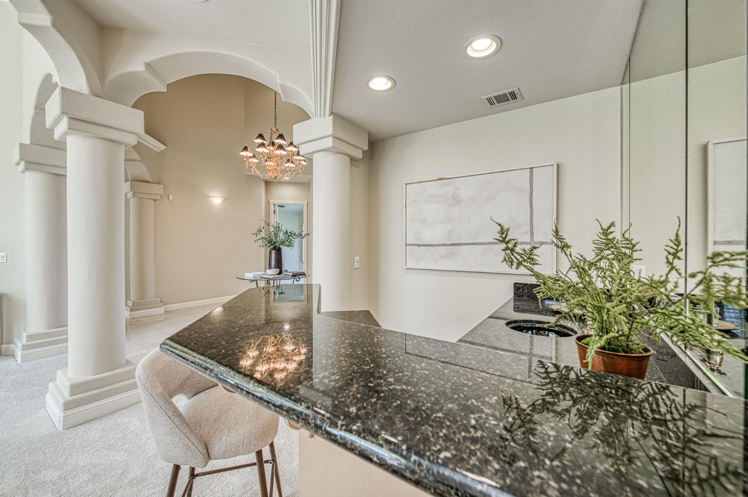 1533 E Forest Oaks Dr, Fresno, CA 93730