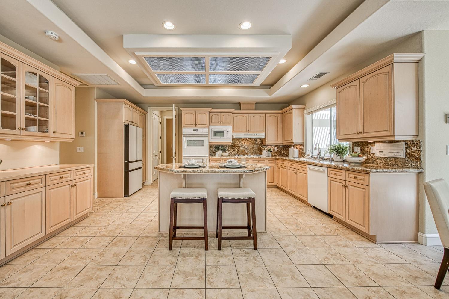 1533 E Forest Oaks Dr, Fresno, CA 93730