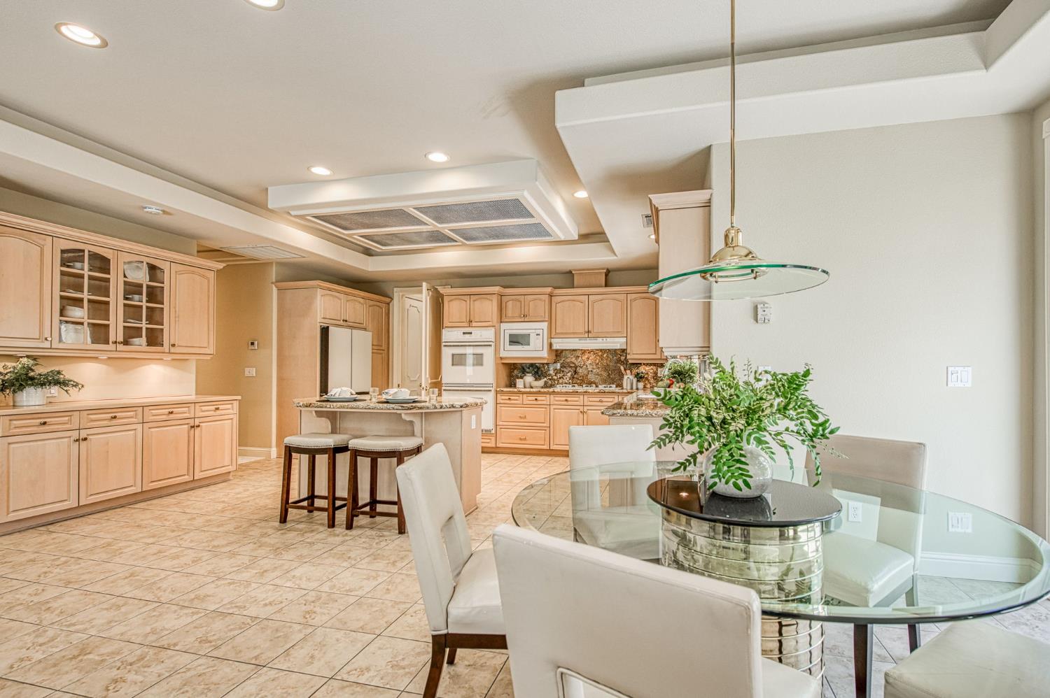 1533 E Forest Oaks Dr, Fresno, CA 93730