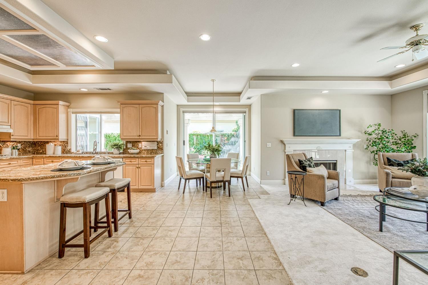 1533 E Forest Oaks Dr, Fresno, CA 93730