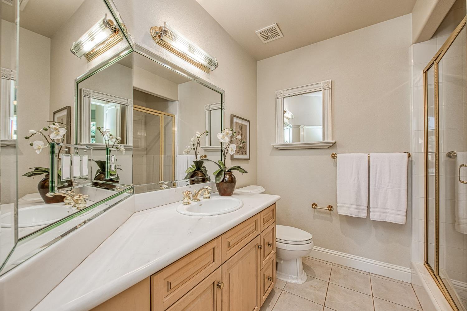 1533 E Forest Oaks Dr, Fresno, CA 93730