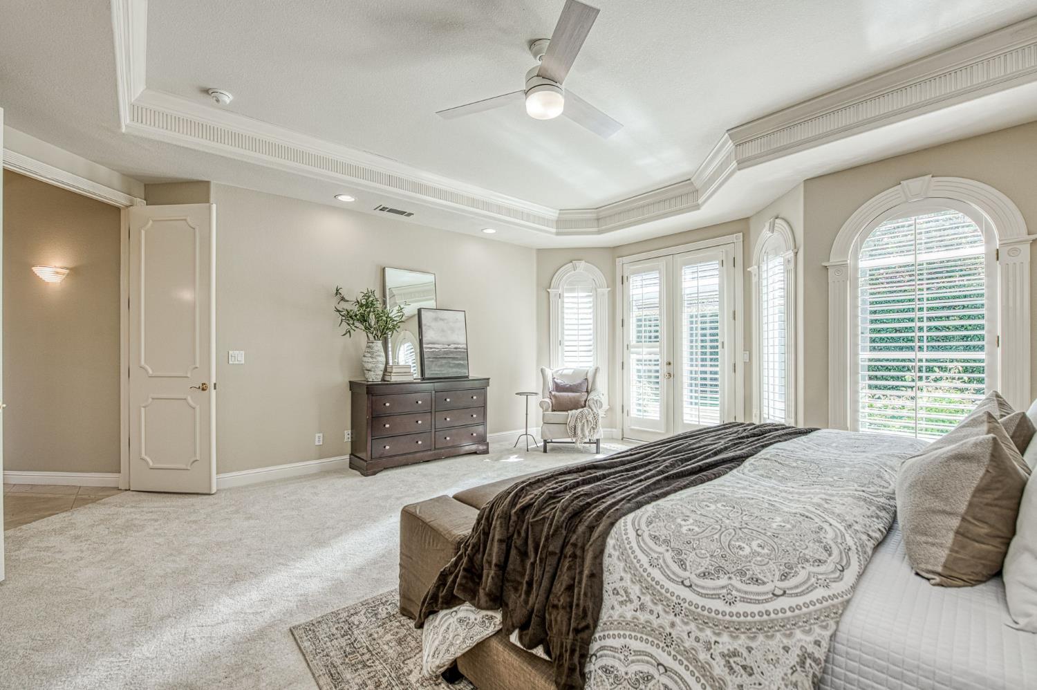 1533 E Forest Oaks Dr, Fresno, CA 93730