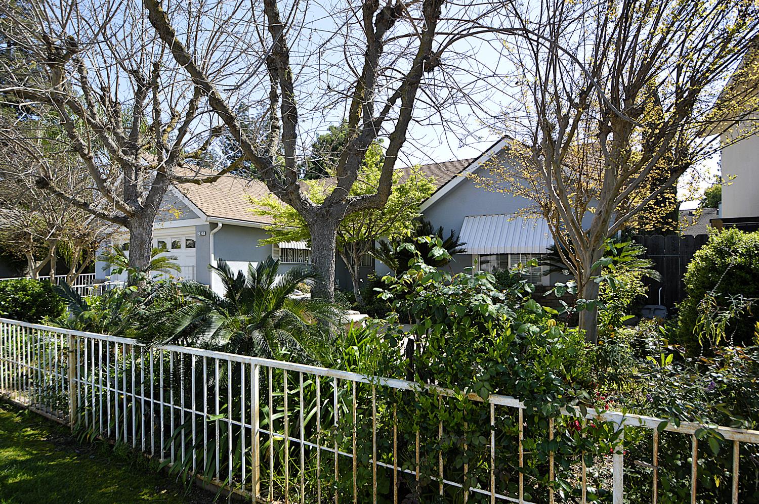 2037 E Decatur Ave, Fresno, CA 93720