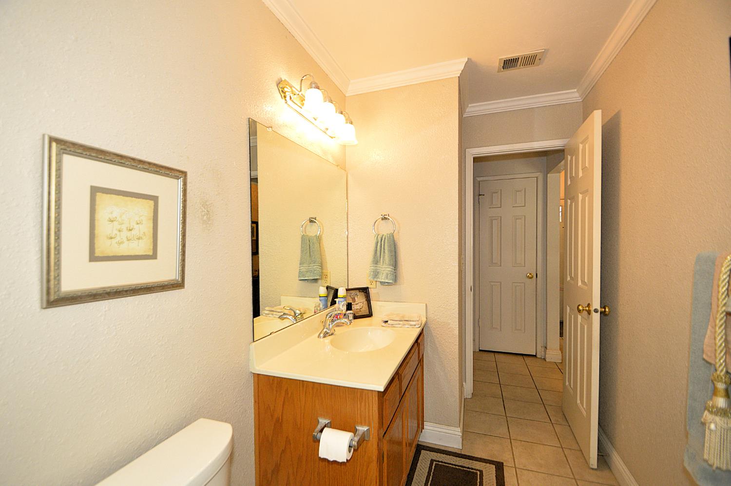 2037 E Decatur Ave, Fresno, CA 93720