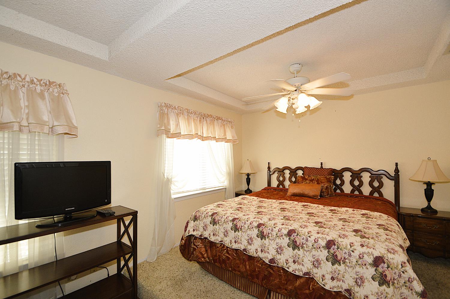 2037 E Decatur Ave, Fresno, CA 93720