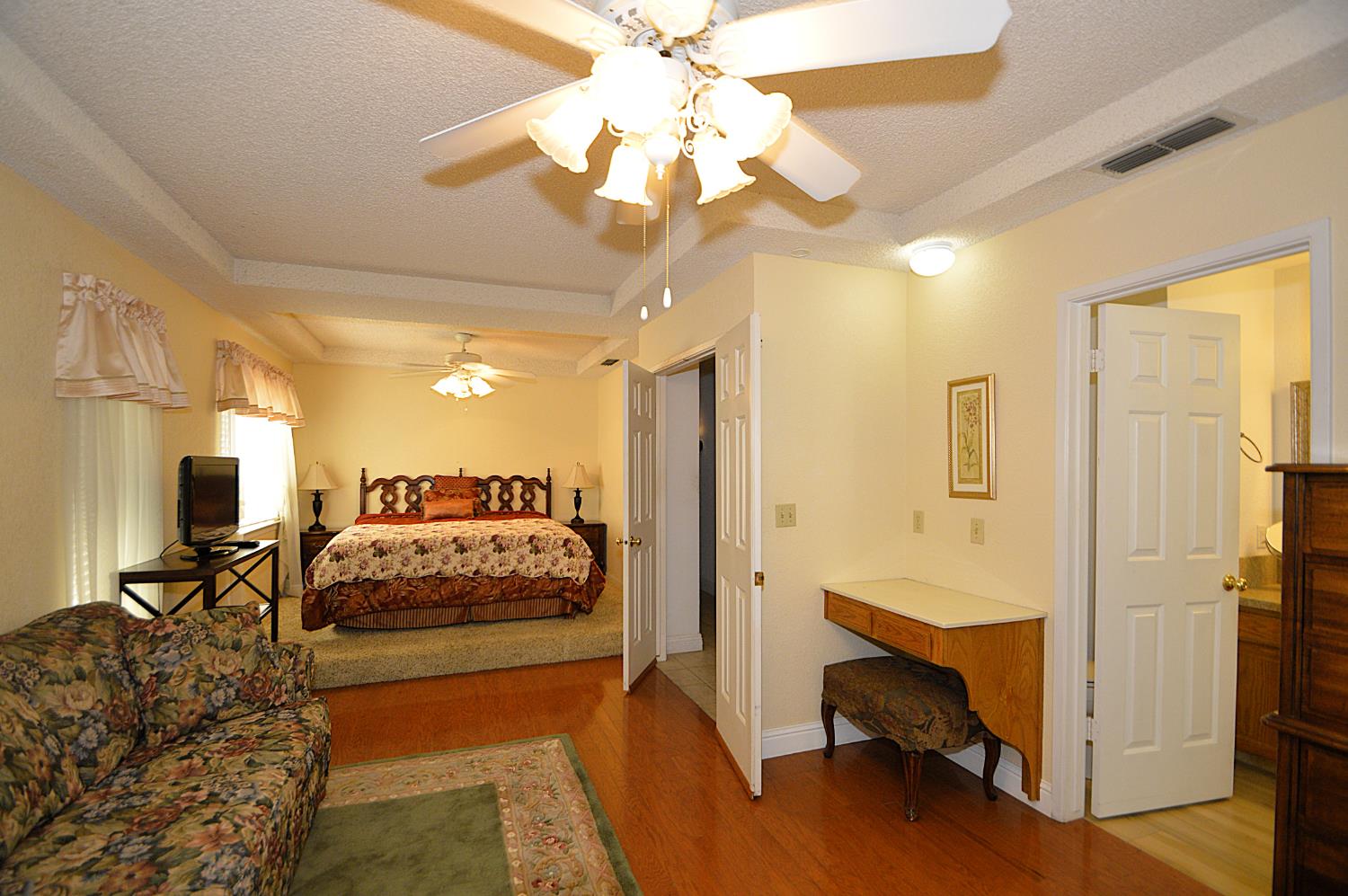 2037 E Decatur Ave, Fresno, CA 93720