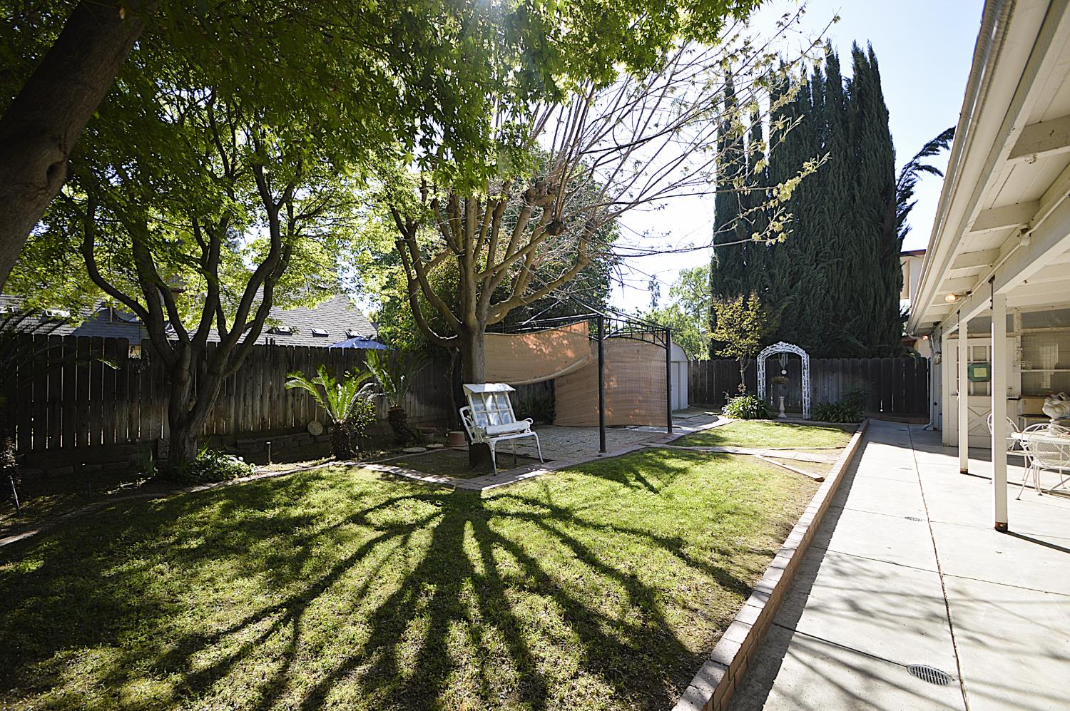 2037 E Decatur Ave, Fresno, CA 93720