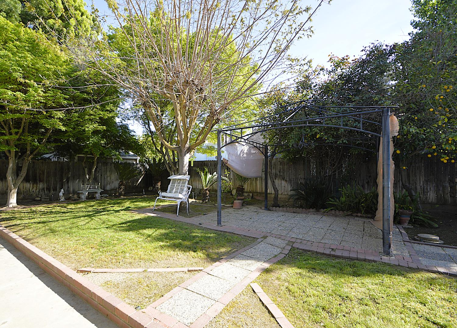 2037 E Decatur Ave, Fresno, CA 93720