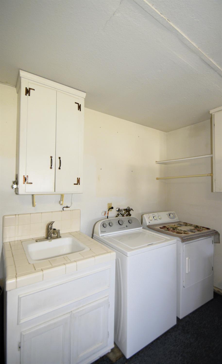 2037 E Decatur Ave, Fresno, CA 93720