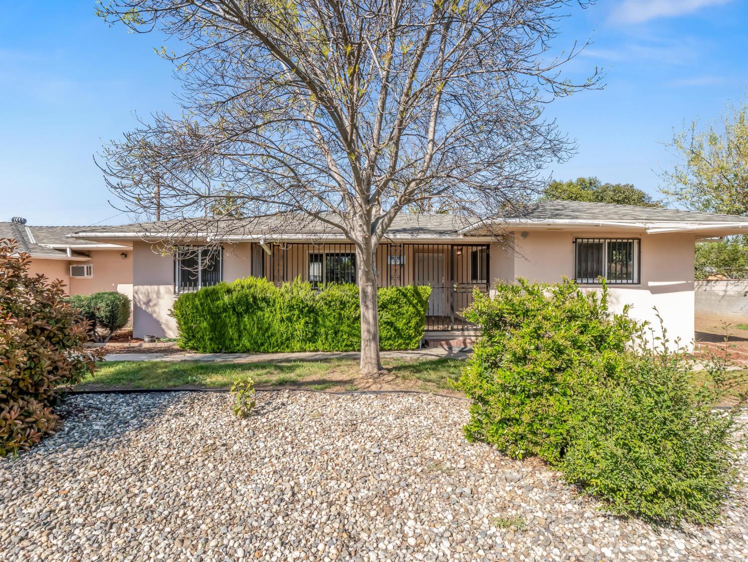 5017 E Washington Ave, Fresno, CA 93727