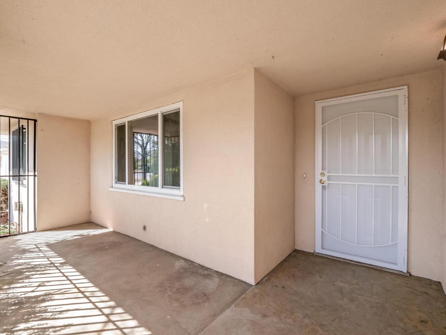 5017 E Washington Ave, Fresno, CA 93727